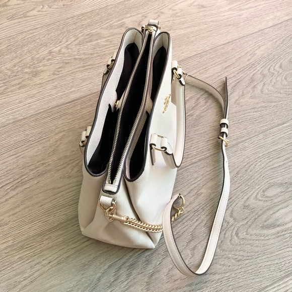 Coach - Picture 4 of 11